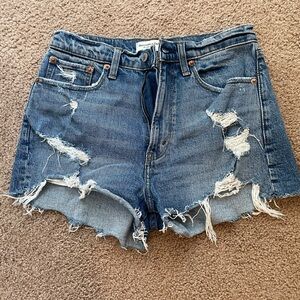 CURVE LOVE ABERCROMBIE HIGH RISE JEAN SHORTS
